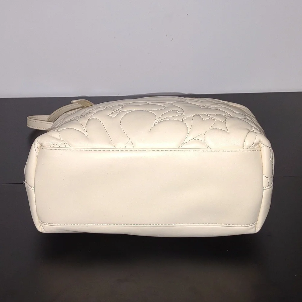 Betsey Johnson Faux Leather Cream Heart Detail Purse Handbag - Picture 7 of 10